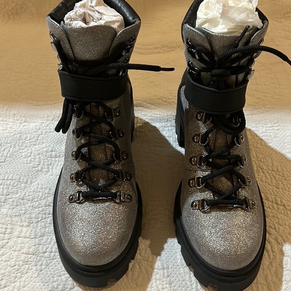 Moncler Carol hiking boot. Brand new in original box 9.5 - Picture 8 of 16